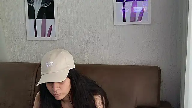 Snapshot of Blue_butterfly chatting on 01.19.25 Blue butterfly online show from 01.19.25