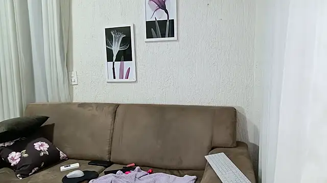 Snapshot of Blue_butterfly chatting on 01.26.25 Blue butterfly online show from 01.26.25