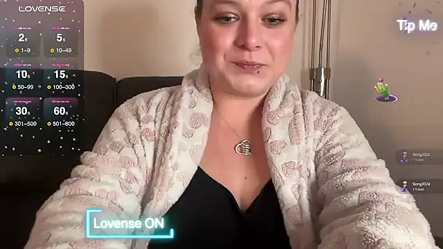 NaughtyWifeUK online show from 12.19.24