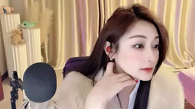 Daisy-77 online show from 02.23.25