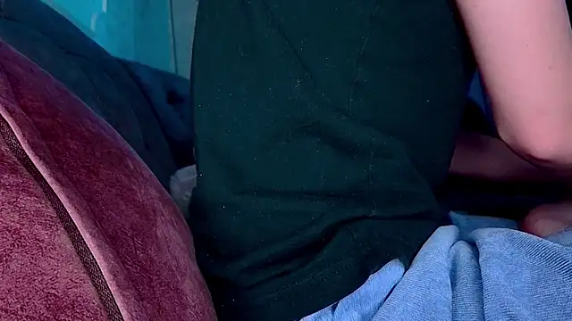 Snapshot of AgnesMillerS chatting on 12.04.24 AgnesMillerS online show from 12.04.24