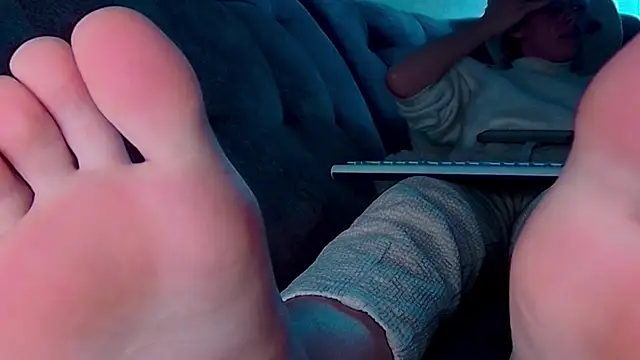 Snapshot of AgnesMillerS chatting on 12.09.24 AgnesMillerS online show from 12.09.24