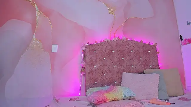 Snapshot of Daisy__rose chatting on 02.13.25 Daisy rose online show from 02.13.25