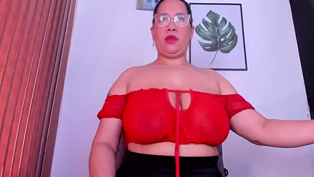 Snapshot of alondrabigtits chatting on 04.28.26 alondrabigtits online show from 04.28.26