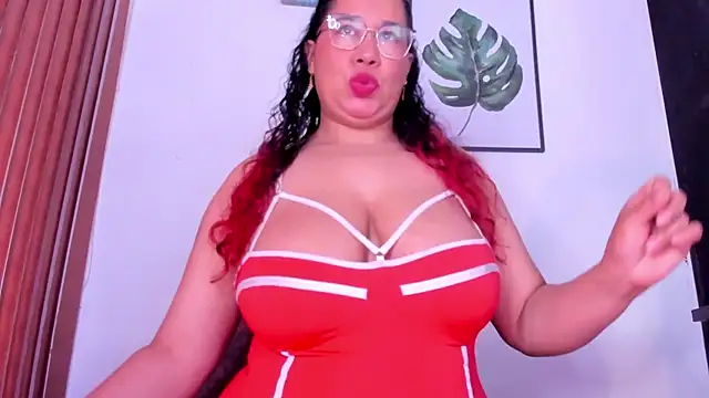 Snapshot of alondrabigtits chatting on 05.01.26 alondrabigtits online show from 05.01.26