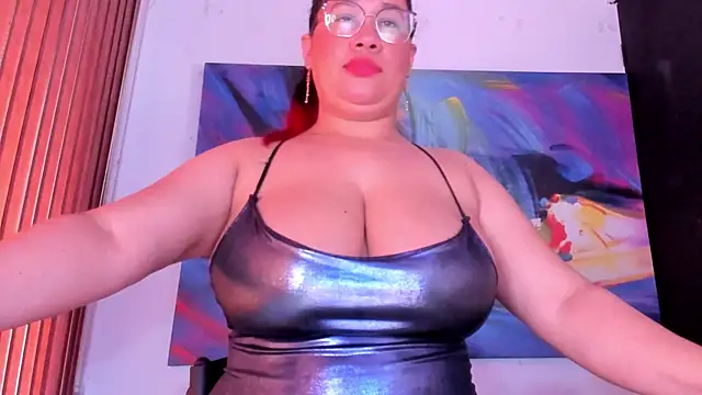 Snapshot of alondrabigtits chatting on 05.31.26 alondrabigtits online show from 05.31.26
