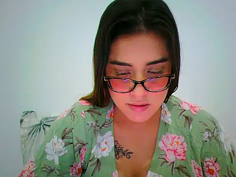 Snapshot of maliamiller chatting on 04.18.26 maliamiller online show from 04.18.26