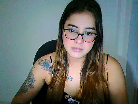 Snapshot of maliamiller chatting on 04.21.26 maliamiller online show from 04.21.26