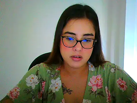 Snapshot of maliamiller chatting on 04.22.26 maliamiller online show from 04.22.26