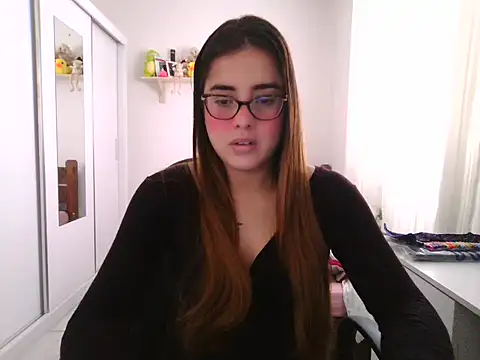 Snapshot of maliamiller chatting on 05.20.26 maliamiller online show from 05.20.26