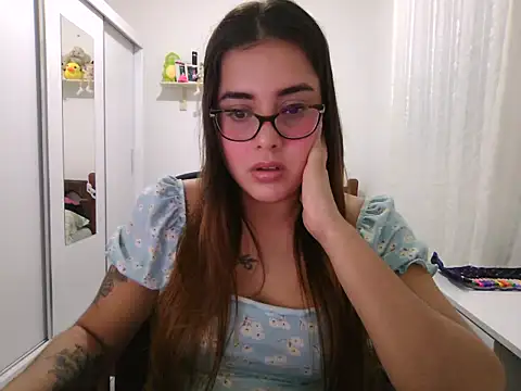 Snapshot of maliamiller chatting on 06.05.26 maliamiller online show from 06.05.26