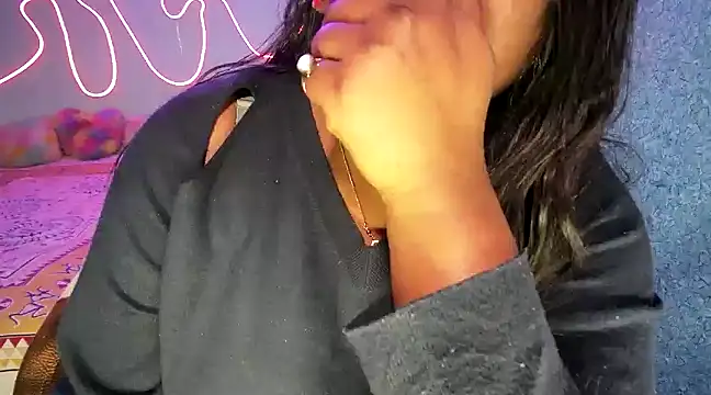 expression queen online show from 01.30.25