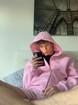 Snapshot of MiguelRausch chatting on 11.11.25 MiguelRausch online show from 11.11.25