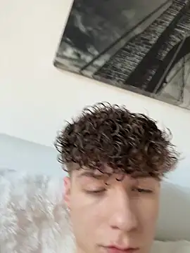 Snapshot of MiguelRausch chatting on 02.25.26 MiguelRausch online show from 02.25.26