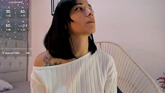 savagequeenbee7 online show from 12.13.24