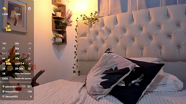 savagequeenbee7 online show from 12.24.24