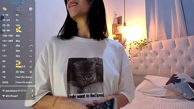 savagequeenbee7 online show from 12.26.24