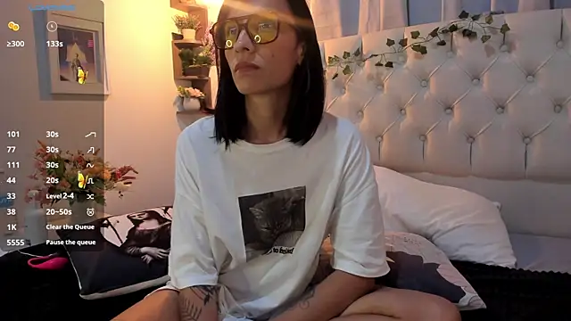 savagequeenbee7 online show from 01.06.25