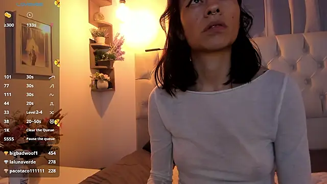 savagequeenbee7 online show from 01.14.25