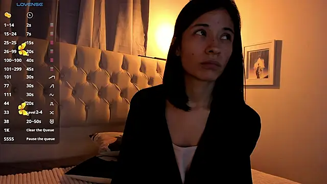 savagequeenbee7 online show from 01.17.25