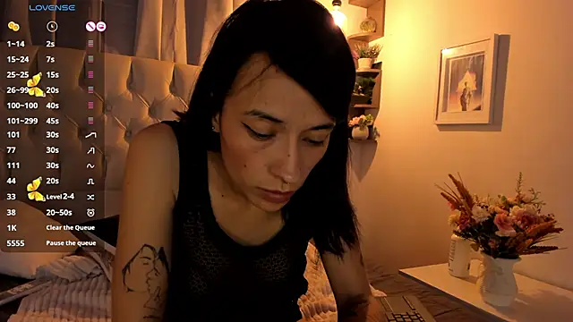 savagequeenbee7 online show from 01.18.25