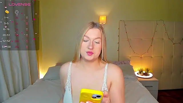 Snapshot of Emma__Leee chatting on 12.07.24 Emma Leee online show from 12.07.24