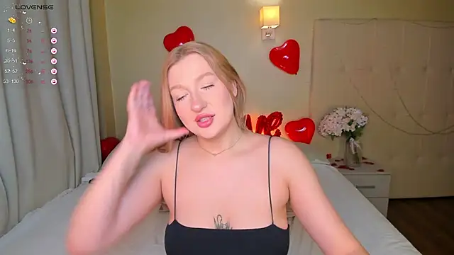 Snapshot of Emma__Leee chatting on 02.16.25 Emma Leee online show from 02.16.25
