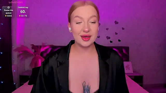 Snapshot of Emma__Leee chatting on 10.04.25 Emma Leee online show from 10.04.25