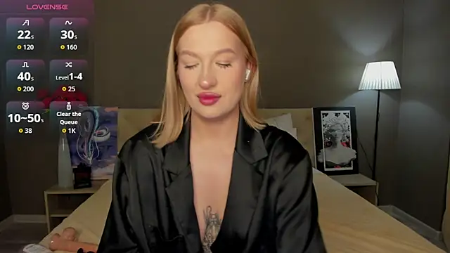 Snapshot of Emma__Leee chatting on 10.05.25 Emma Leee online show from 10.05.25