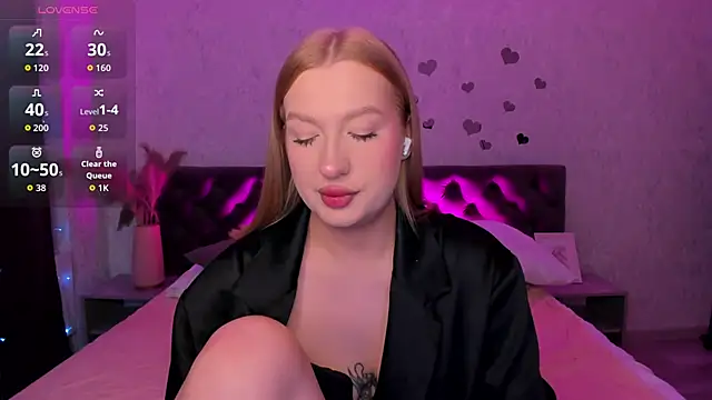 Snapshot of Emma__Leee chatting on 10.06.25 Emma Leee online show from 10.06.25