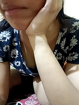 Snapshot of Sanaya_7 chatting on 12.04.24 Sanaya 7 online show from 12.04.24