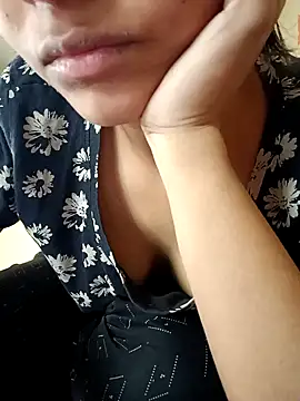 Snapshot of Sanaya_7 chatting on 12.23.24 Sanaya 7 online show from 12.23.24