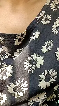 Snapshot of Sanaya_7 chatting on 12.28.24 Sanaya 7 online show from 12.28.24