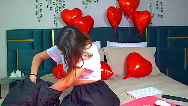 Snapshot of PollyLanders chatting on 02.10.25 PollyLanders online show from 02.10.25