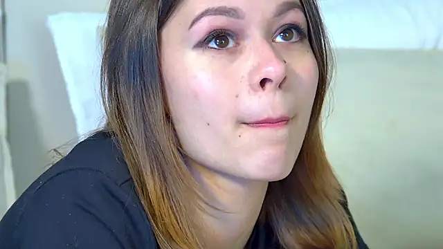 Snapshot of PollyLanders chatting on 02.19.25 PollyLanders online show from 02.19.25