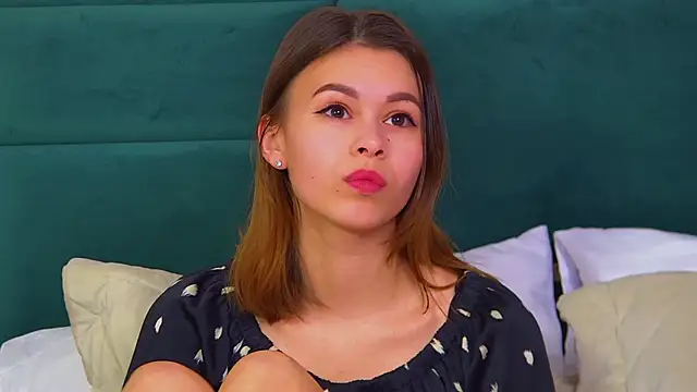 Snapshot of PollyLanders chatting on 02.19.25 PollyLanders online show from 02.19.25