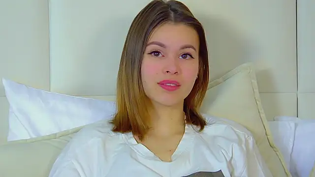 Snapshot of PollyLanders chatting on 02.28.25 PollyLanders online show from 02.28.25