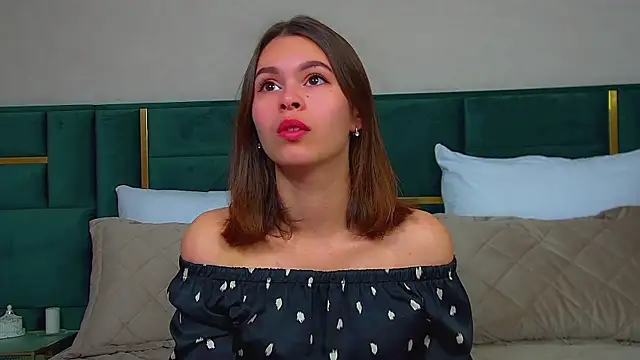 Snapshot of PollyLanders chatting on 09.13.25 PollyLanders online show from 09.13.25