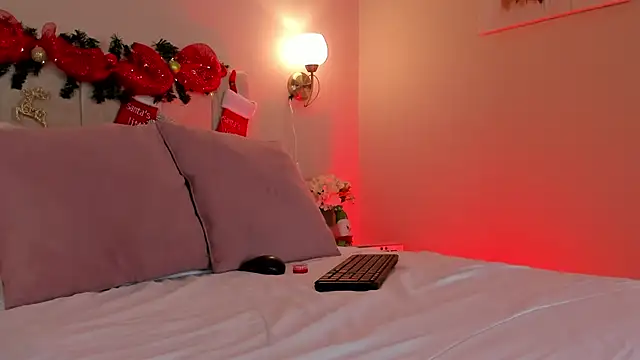 Snapshot of dani_skinny_ chatting on 12.29.24 dani skinny online show from 12.29.24