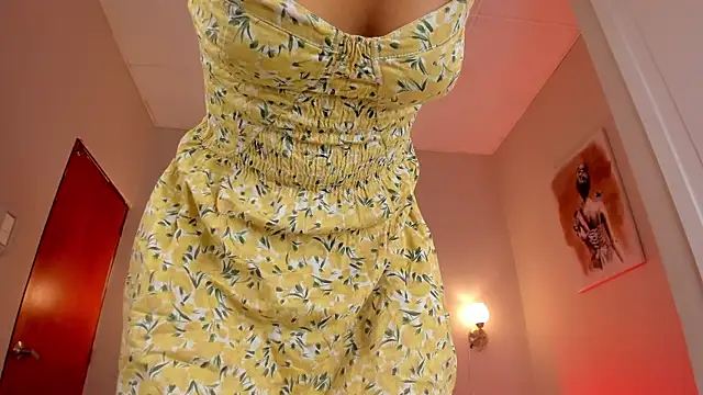 Snapshot of dani_skinny_ chatting on 02.27.25 dani skinny online show from 02.27.25