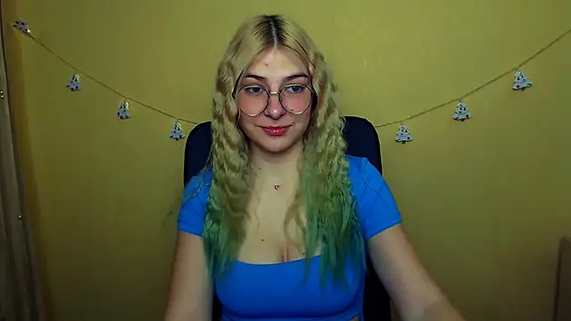 Luna Lush  online show from 12.17.24