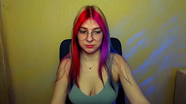 Luna Lush  online show from 02.15.25