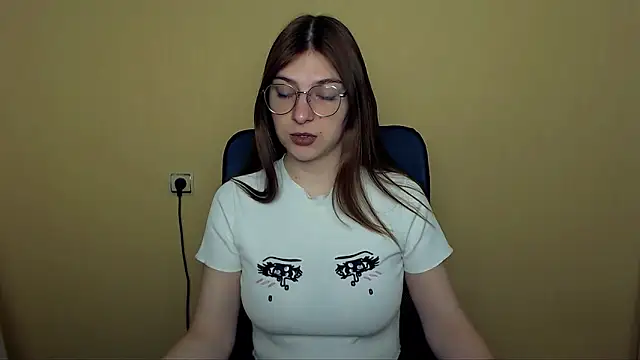 Snapshot of Luna_Lush_ chatting on 04.25.26 Luna Lush online show from 04.25.26