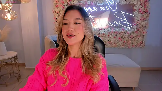 Snapshot of RebeccaHudson chatting on 10.06.25 RebeccaHudson online show from 10.06.25
