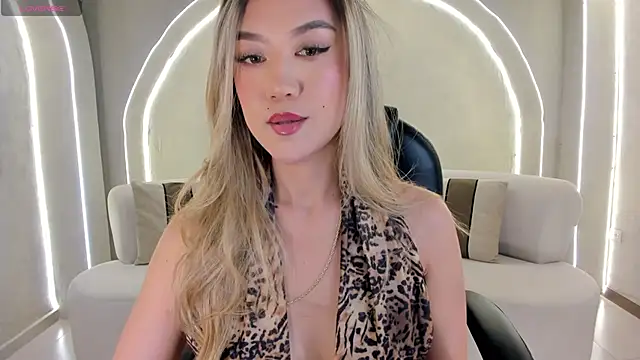 RebeccaHudson online show from 05.12.26