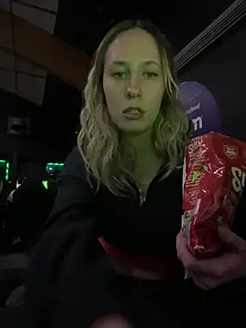 Snapshot of M1ssyk1ssy chatting on 12.21.24 M1ssyk1ssy online show from 12.21.24