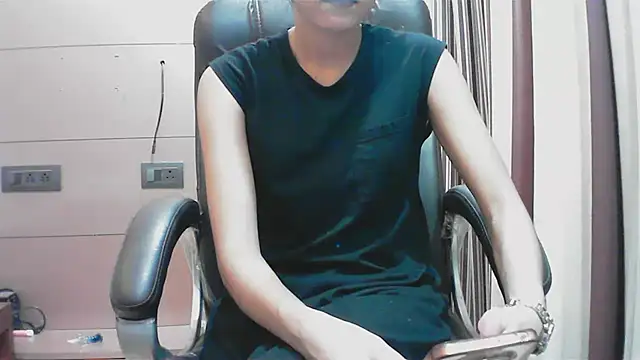 Snapshot of collage_hoty chatting on 09.18.25 collage hoty online show from 09.18.25