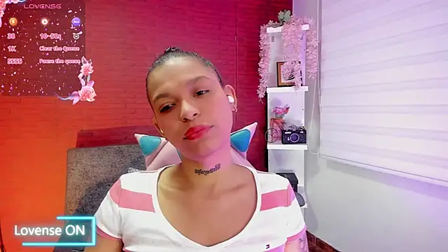 Snapshot of samantha_simur chatting on 12.12.24 samantha simur online show from 12.12.24