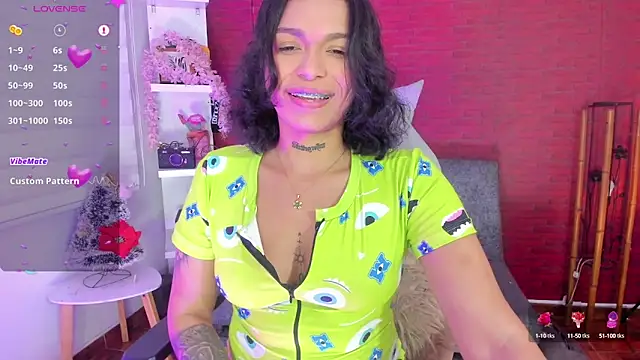 Snapshot of samantha_simur chatting on 12.24.24 samantha simur online show from 12.24.24