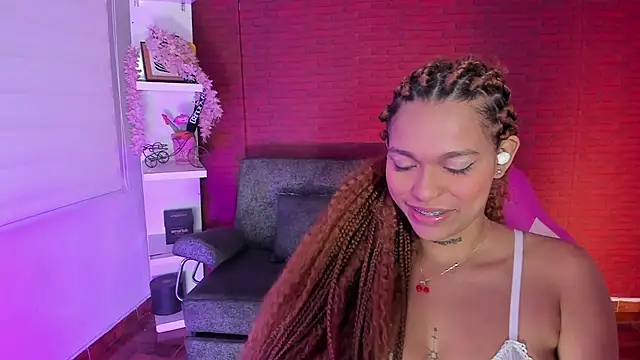 Snapshot of samantha_simur chatting on 02.05.25 samantha simur online show from 02.05.25